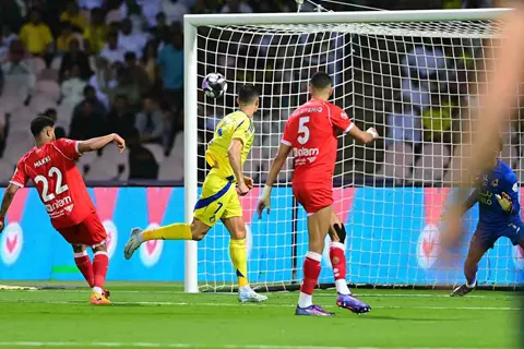 تأخرت الحافلة لتصل بعد 48 دقيقة.. النصر يهزم الوحدة بثنائية رونالدو وماني (فيديو)